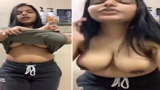 Indian Ladki Topless Big Boobs Show Bathroom